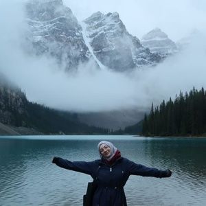 Meet your Posher, Safa